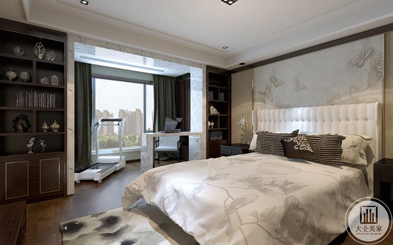 卧室简约素雅，采用白色床具搭配深色壁柜和实木地板，整个房间格局大气简约，背景墙和床单为一个系列。